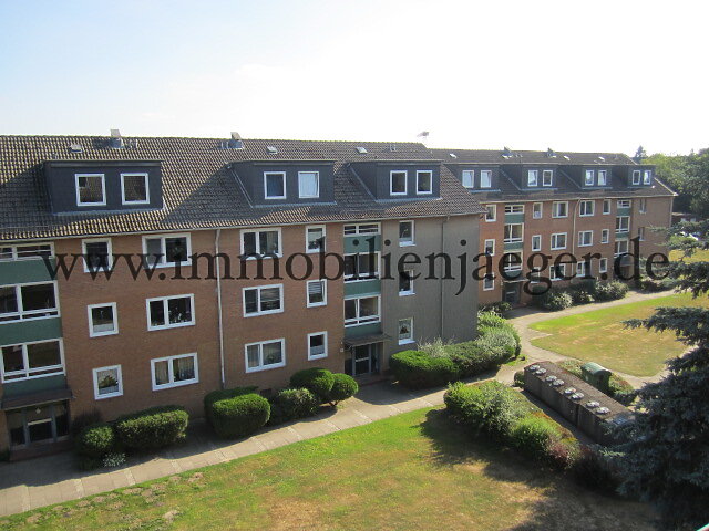 In Fußnähe zum EKZ Farmsen - modernisierte Dachwohnung - frei ab sofort - Foto 1