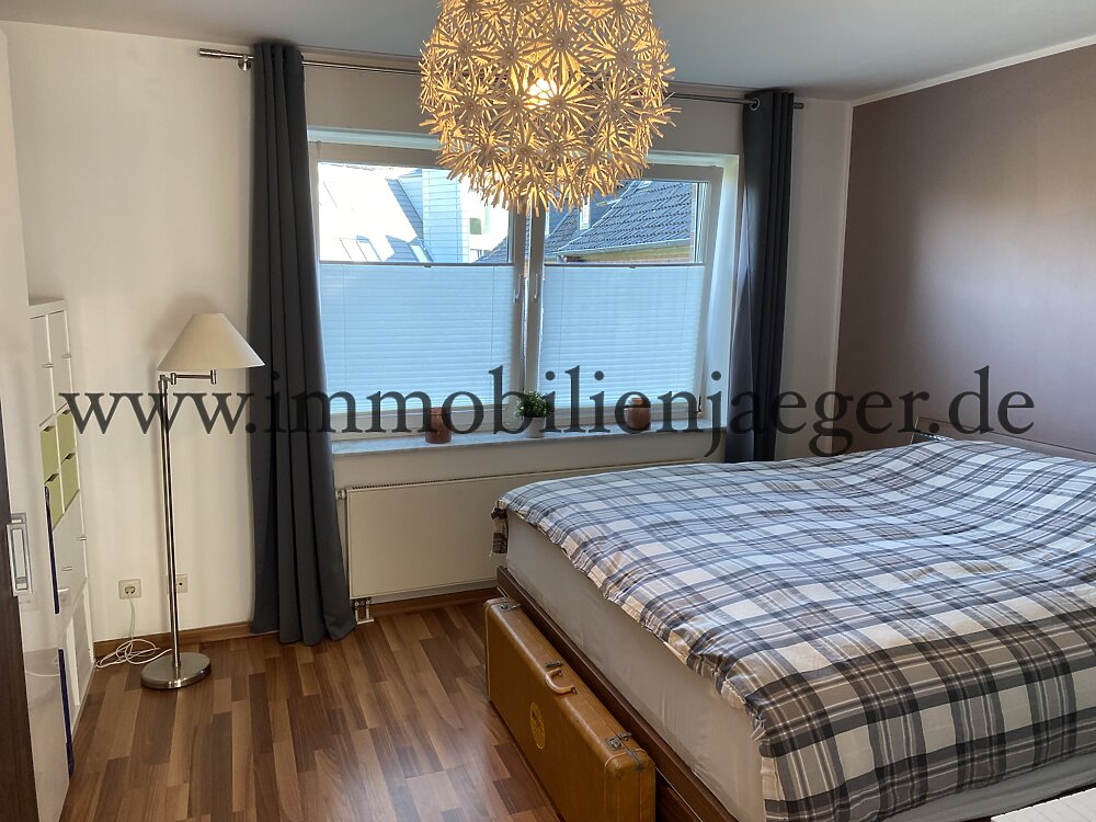 Alt-Garstedt modernes Wohnhaus - gepflegte Wohnung mit Balkon, halboffene EBK, Duschbad, 1.OG - Photo 3