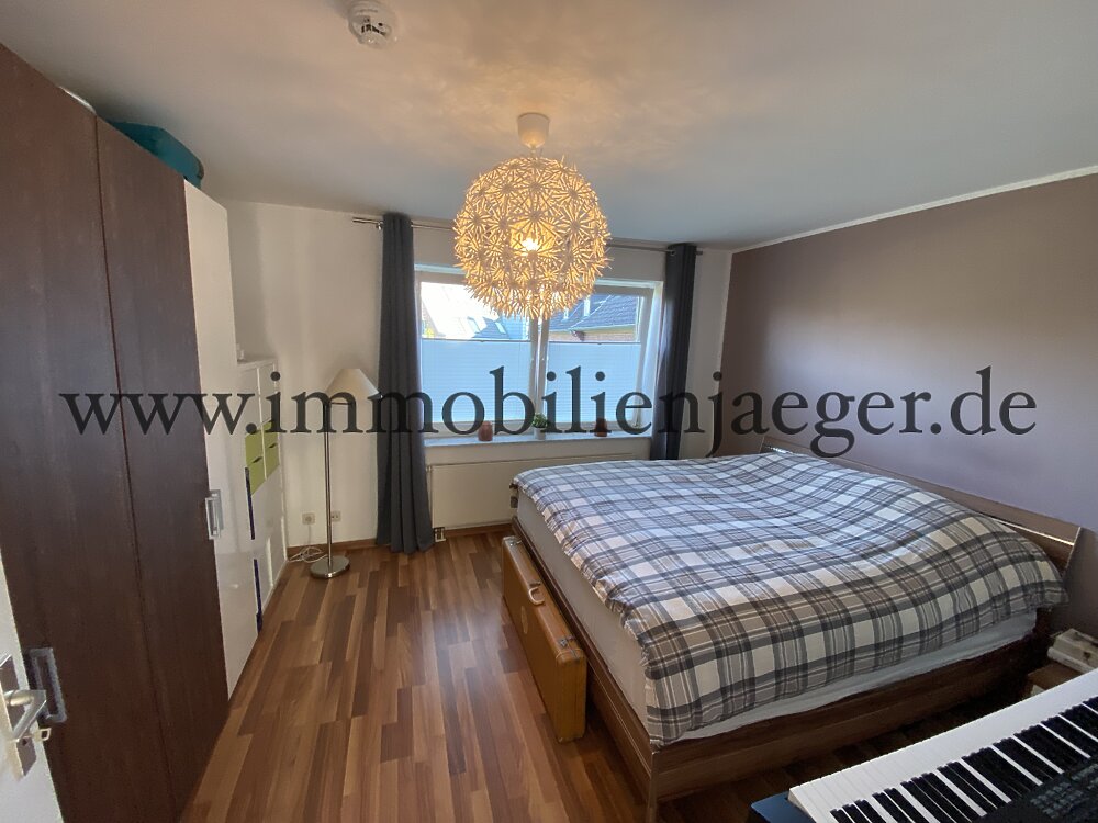 Alt-Garstedt modernes Wohnhaus - gepflegte Wohnung mit Balkon, halboffene EBK, Duschbad, 1.OG - Photo 4