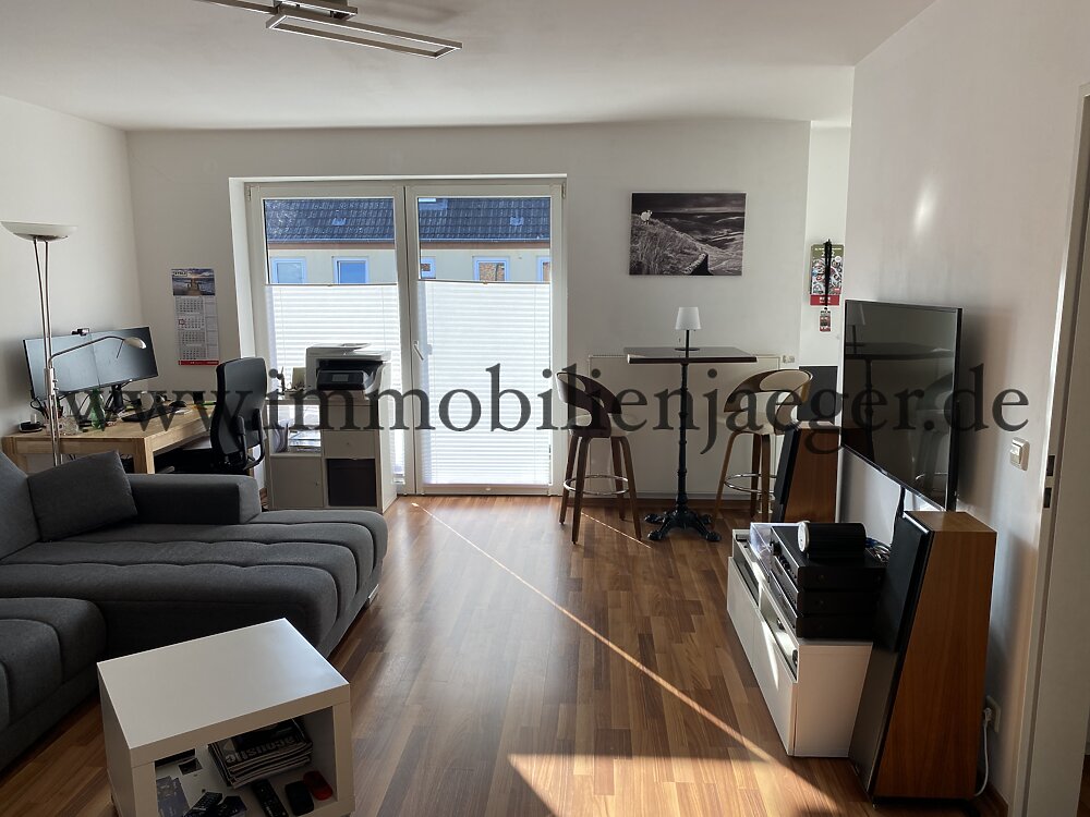 Alt-Garstedt modernes Wohnhaus - gepflegte Wohnung mit Balkon, halboffene EBK, Duschbad, 1.OG - Photo 2